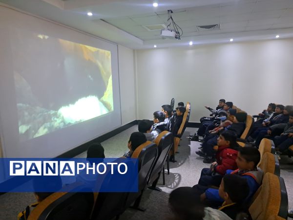 بازدید دانش‌آموزان از پارک موزه علوم زمین مشهد 