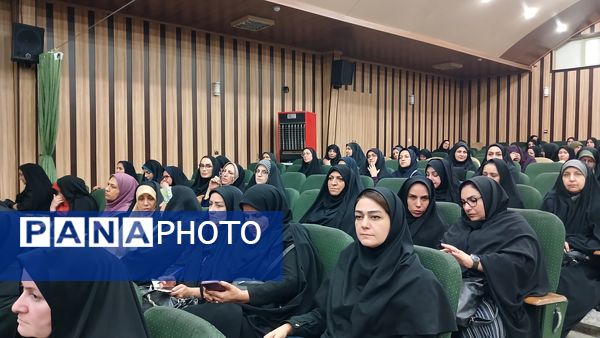 نشست معاون متوسطه وزارت آموزش و پرورش با مدیران مدارس متوسطه استان البرز 