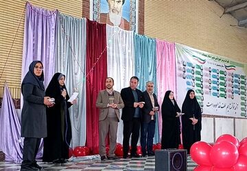 از جشن انقلاب تا ستارگان آینده: آموزشگاه حجاب درگزین، آرمان و آموزش را یکجا پاس داشت