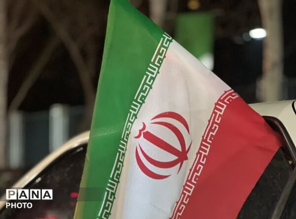 خروش مردم همیشه در صحنه مشهد در راهپیمایی های شبانه
