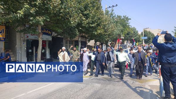 تجمع دانش‌آموزان کمیجانی‌ در محکومیت جنایات رژیم‌جعلی‌اسرائیل