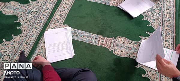 آمادگی دانش آموزان دبیرستان نمونه آیت‌الله خامنه‌ای برای مسابقات شاهنامه خوانی 