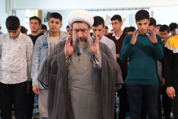 آیین نواخته شدن زنگ نماز در مدارس آذربایجان شرقی با حضور معاون آموزش متوسطه وزارت آموزش و پرورش