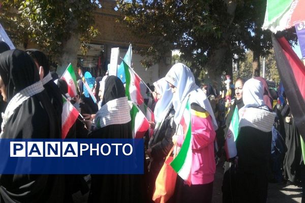 راهپیمایی یوم‌الله ۱۳ابان ماه در شهرستان نیشابور 