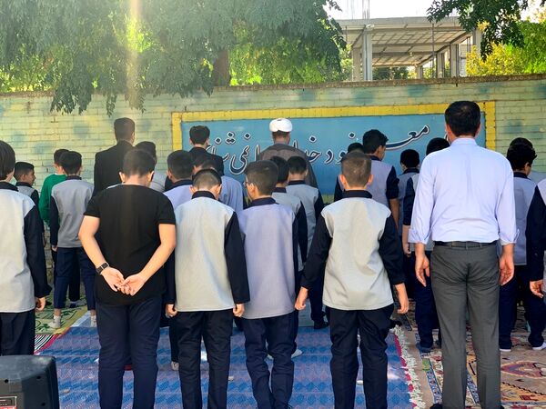 زنگ مهر و زنگ نماز دبستان معلم شهر آشخانه 