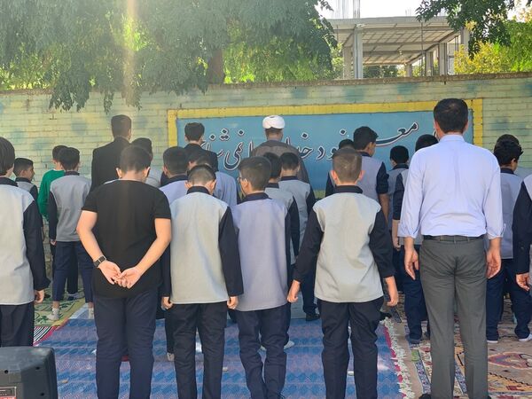 زنگ مهر و زنگ نماز دبستان معلم شهر آشخانه 