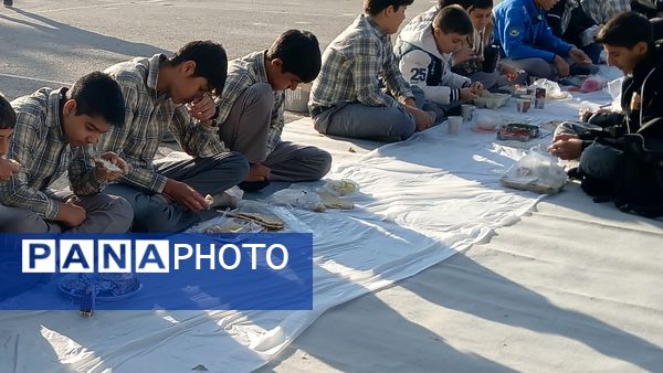 صبحانه سلامت در دبیرستان نمونه دولتی شهید حاج قاسم سلیمانی