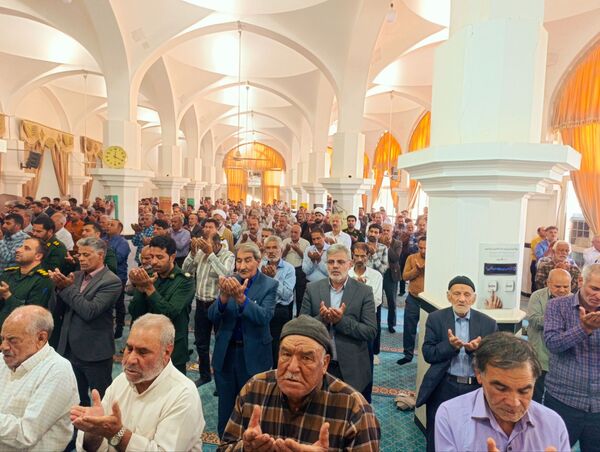 خلیل اباد همگام با ملت ایران فریاد خشم و نصر در نماز جمعه طنین انداز شد