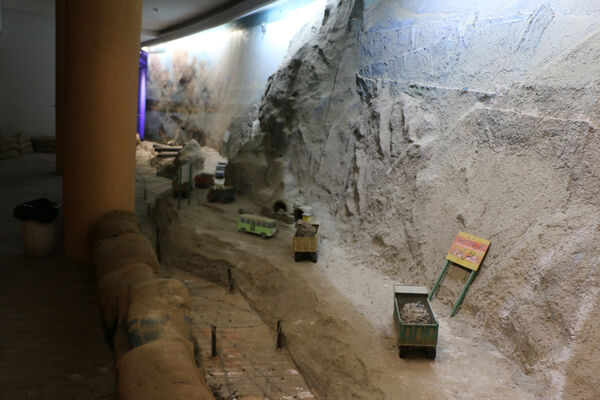 بازدید معلمان قم از موزه دفاع مقدس همدان-2