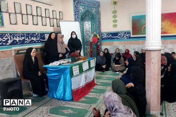 انتخابات انجمن اولیا و مربیان و تجلیل از اعضای انجمن سال گذشته در دبستان مهران