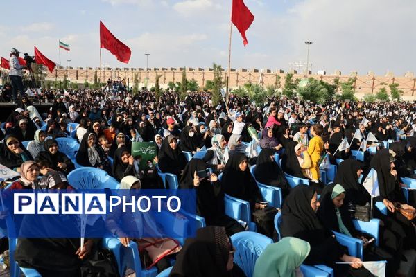 برنامه تلویزیونی محفل قرآنی خــادم الرضــا