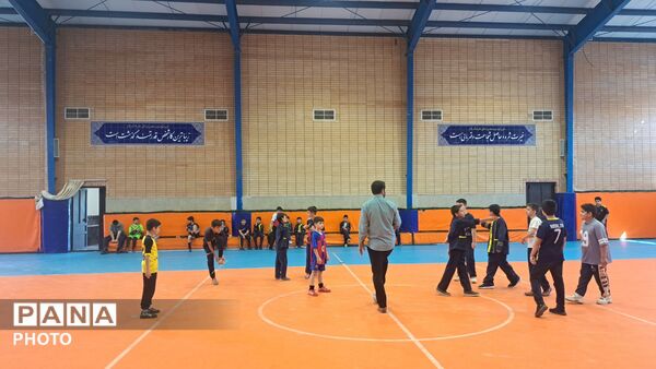 بازدید مسئولان ناحیه چهار قم از مدرسه سرای ایرانی