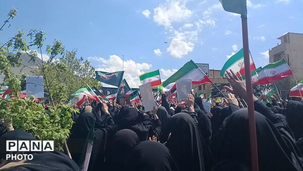 حضور گسترده‌ای  مردم خرم‌آباد در چلهمین روز شهادت رهبر شهید 