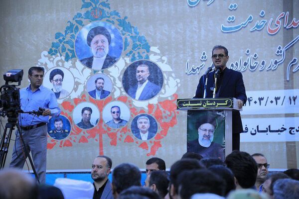 همدلی مردم و مسئولان در ادای احترام به شهدای‌خدمت