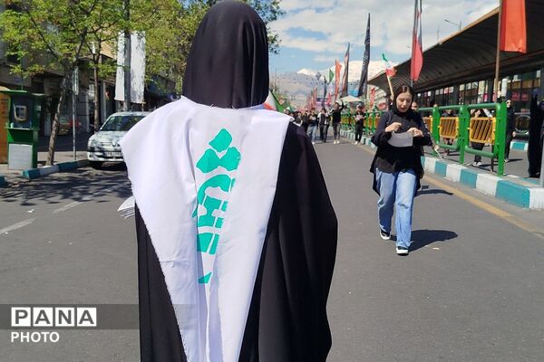حضور اقشار مختلف مردم تهران در اربعین رهبر شهید انقلاب اسلامی 