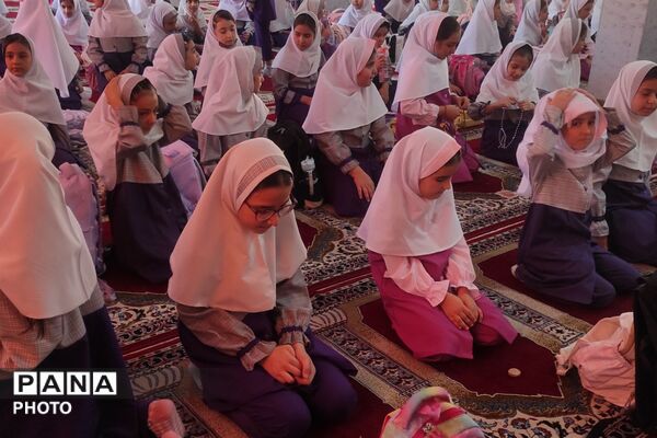 شروع سال تحصیلی با یاد شهیدان، دبستان فرزانگان شهرستان رباط‌کریم