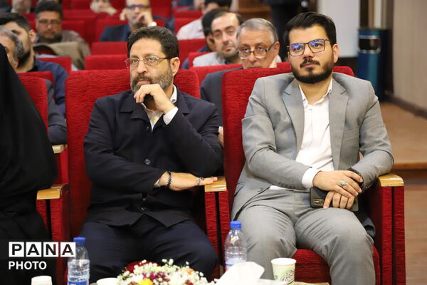 نشست صمیمی مدیرکل آموزش و پرورش تهران با مدیران مدارس منطقه ۱۳