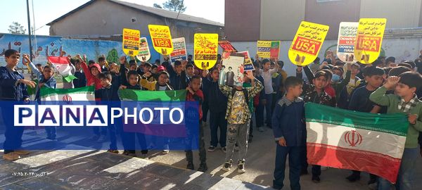 مدارس شهرستان صالح آباد عزادار سید مقاومت