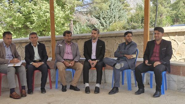 کارگاه‌های تخصصی برنامه ملی نماد ویژه مدیران مدارس شهرستان دنا در اردوگاه شهید مطهری سی‌سخت