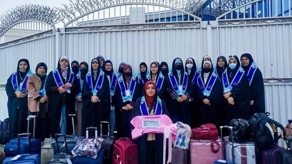 بدرقه دختران دانش آموز از ایستگاه پروازی مشهد به سوی سرزمین وحی