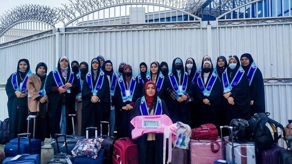 بدرقه دختران دانش آموز از ایستگاه پروازی مشهد به سوی سرزمین وحی