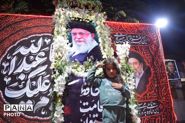 ادای احترام آینده‌سازان فارسان به تصویر رهبر شهید