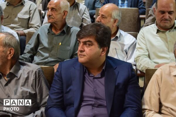 تجلیل از مدیران ۴۰ سال آموزش و پرورش اردکان