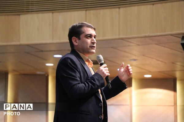 همایش تاب‌آوری زوجین جوان در زندگی مشترک در تالار شهر مشهد مقدس