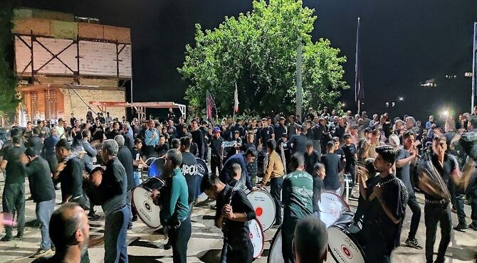 هیئت زنجیر زنی ابا عبدالحسین،  شب تاسوعا در شهر بار نیشابور 