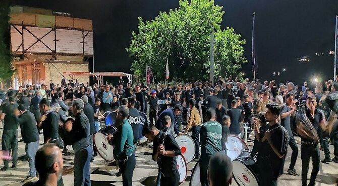 هیئت زنجیر زنی ابا عبدالحسین،  شب تاسوعا در شهر بار نیشابور 