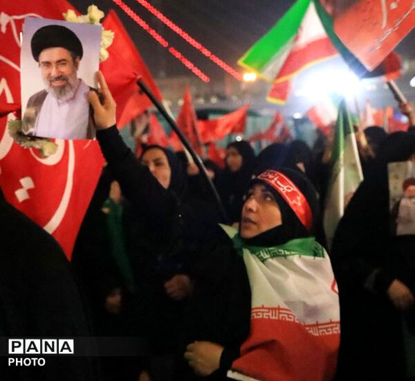 قاب هایی از یک بدرقه آسمانی ماندگار 
