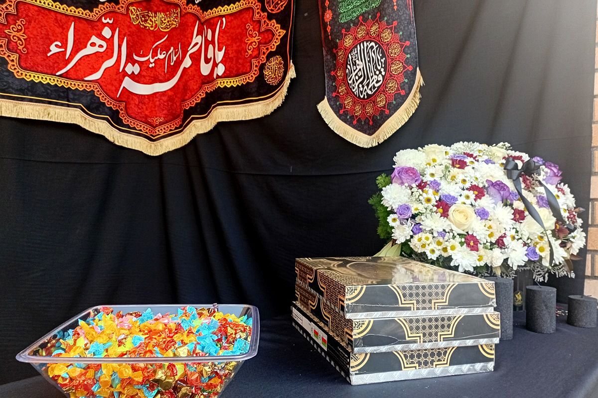 برپایی ایستگاه صلواتی و شهادت حضرت زهرا در مدرسه شهید زهره‌وند قرچک 