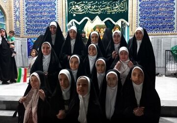 اجرای سرود عشق ولایت دانش‌آموزان دبستان شاهد نرجس ( س)  در روز عید غدیر