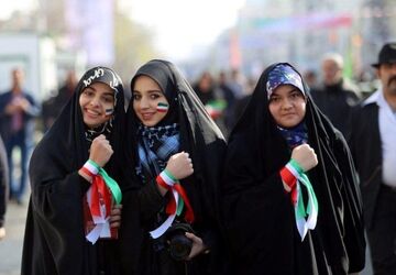 نوجوانان به چرایی حضور در راهپیمایی ۲۲ بهمن پاسخ می‌دهند