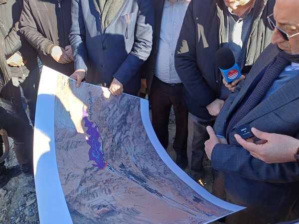 بازدید استاندار از مکان جانمایی شده برای احداث سد ۱۲ میلیون مکعبی دربند 
