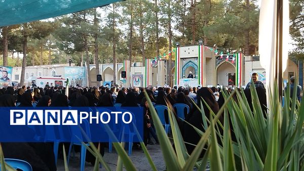 غبارروبی مزار شهدا توسط مسئولین شهرستان نیشابور انجام شد 