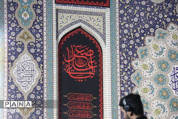 صحن‌های حرم رضوی در سرخی پرچم‌های خون‌خواهی و بدرقه باشکوه رهبر شهید