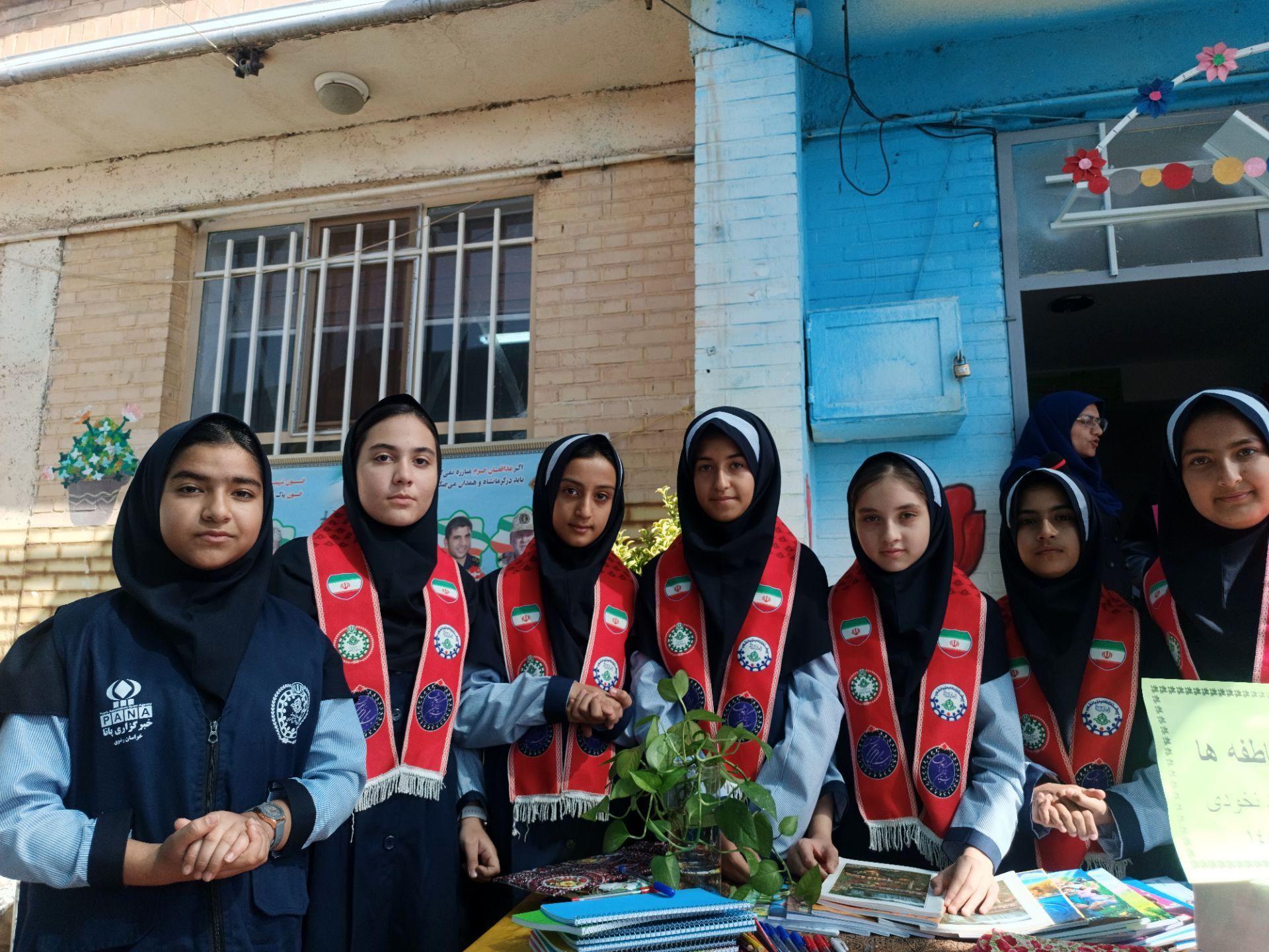 جشن عاطفه ها در دبستان ناهید نخودی