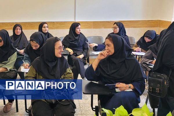 جلسه شورای معلمان دبیرستان نمونه دولتی ولایت