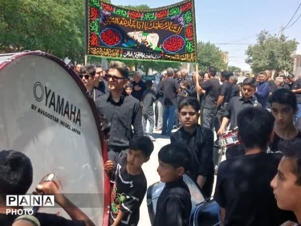 هم‌نوایی نسل‌ها در دسته‌های عزاداری امام حسین(ع) 