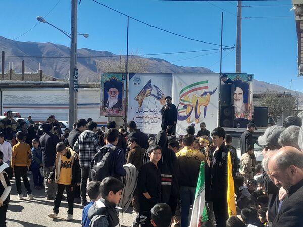 حضور پرشور و حماسه‌آفرین دانش‌آموزان نسر در راهپیمایی یوم‌الله ۱۳ آبان