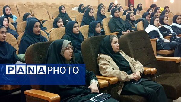 همایش  مدیریت زمان و مهارت تست زنی ویژه دانش آموزان پایه نهم دبیرستان نمونه وکیلی۱۰