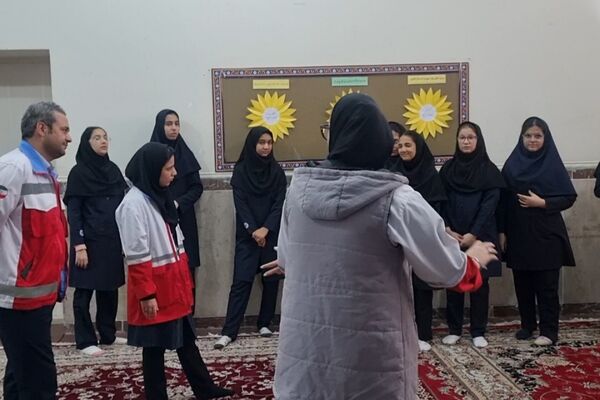  مانور زلزله در مدرسه فرزانگان ورامین