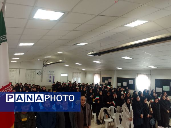 زنگ انقلاب در مدرسه بنت‌الهدی صدر با حضور مسئولین نواخته شد 