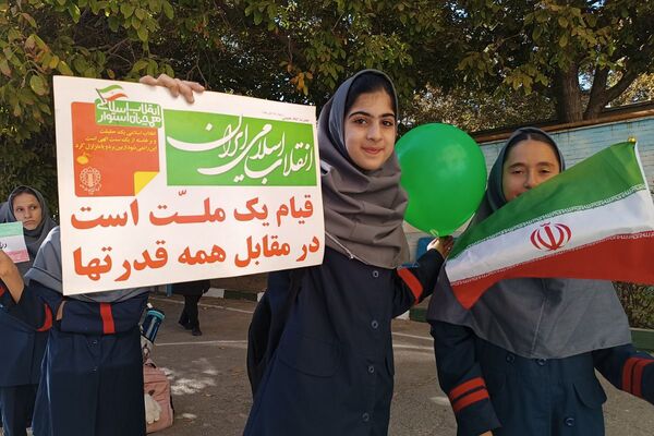 برگزاری مراسم راهپیمایی سیزده آبان با حضور دانش‌آموزان و مسئولین در ملارد