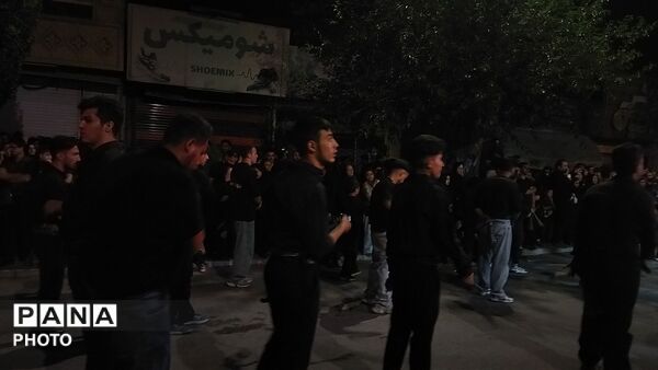 گذری بر فعالیت هیئت جوانان باب الحوائج در شب عاشورا 