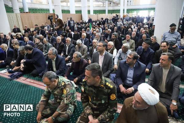 تجلیل از ایثارگران فرهنگی و پرسش و پاسخ در مصلی زنجان
