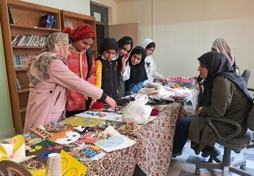 نمایشگاه صنایع دستی به مناسبت دهه فجر در کانون امام خمینی(ره) کرمانشاه