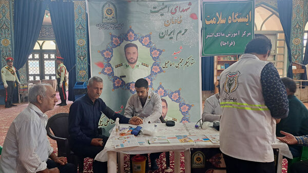 میز خدمت فرماندهی انتظامی استان مرکزی؛ پل ارتباطی بین مردم و پلیس در هفته انتظامی