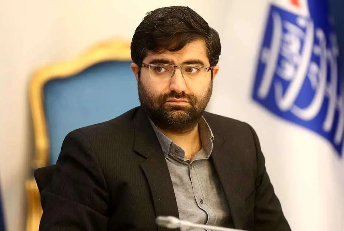 ‌روزی می‌رسد که ترامپ برای ادای احترام به رهبر انقلاب، پشت خط بماند‌